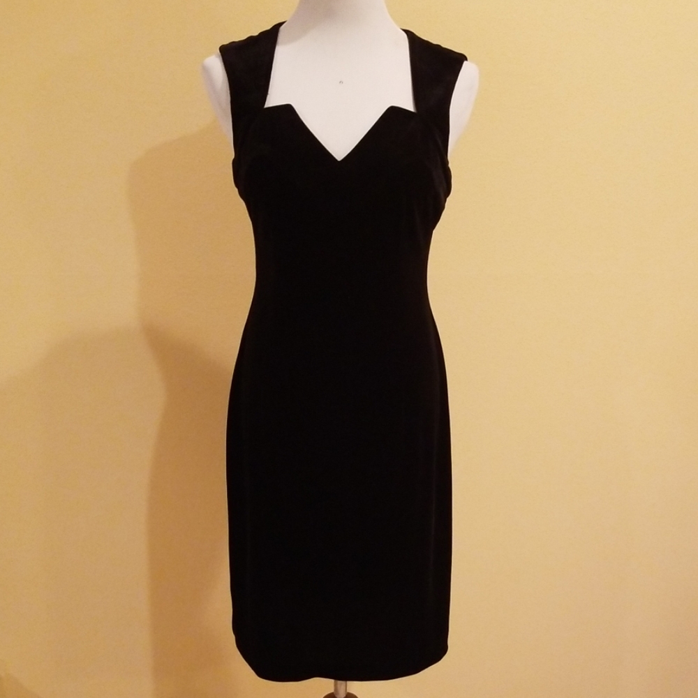 Little Black Dress Size 4 Sleeveless Velvet Lace